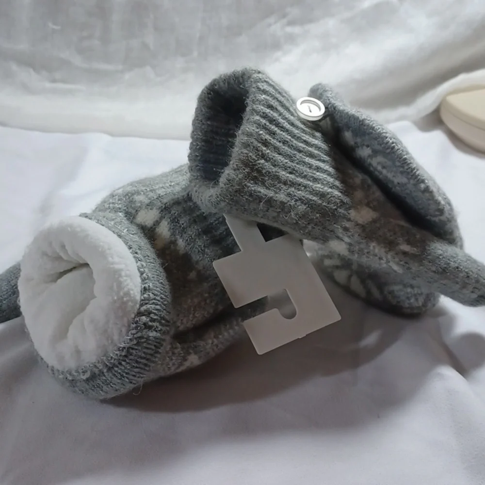 Sonoma Kids Gray Chistmas Winter Snowflake Fleece Lined Mittens